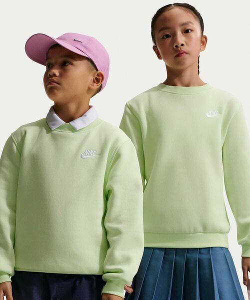 NIKE(ナイキ)の「ナイキ スポーツウェア クラブ フリース ジュニアスウェットシャツ / Nike Sportswear Club Fleece Big Kids' Sweatshirt FD3006-360 Light Liquid Lime(スウェット・キッズ・グリーン系・130/140/150/160)」の1枚目の写真