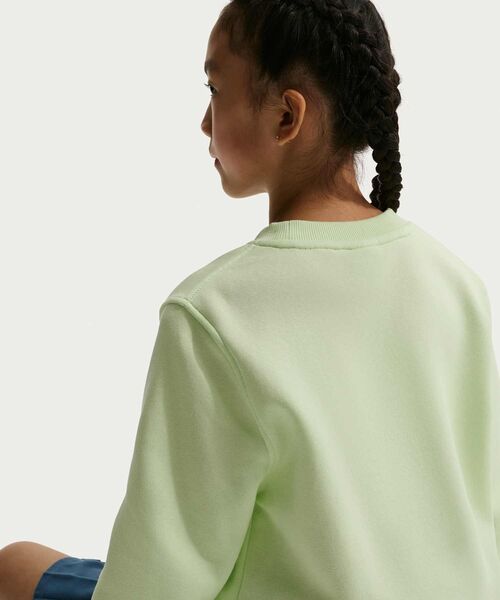 NIKE(ナイキ)の「ナイキ スポーツウェア クラブ フリース ジュニアスウェットシャツ / Nike Sportswear Club Fleece Big Kids' Sweatshirt FD3006-360 Light Liquid Lime(スウェット・キッズ・グリーン系・130/140/150/160)」の4枚目の写真