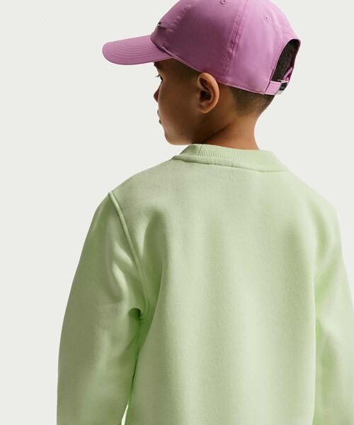 NIKE(ナイキ)の「ナイキ スポーツウェア クラブ フリース ジュニアスウェットシャツ / Nike Sportswear Club Fleece Big Kids' Sweatshirt FD3006-360 Light Liquid Lime(スウェット・キッズ・グリーン系・130/140/150/160)」の5枚目の写真