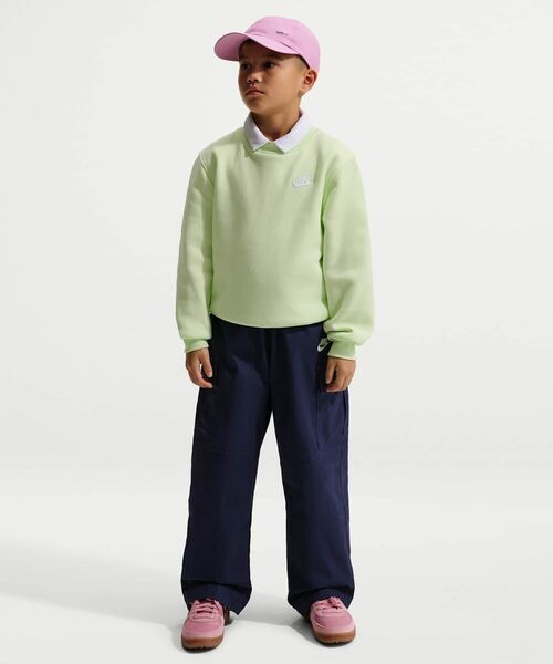NIKE(ナイキ)の「ナイキ スポーツウェア クラブ フリース ジュニアスウェットシャツ / Nike Sportswear Club Fleece Big Kids' Sweatshirt FD3006-360 Light Liquid Lime(スウェット・キッズ・グリーン系・130/140/150/160)」の7枚目の写真