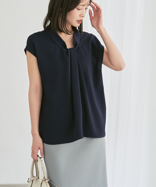 Noble（ノーブル）の「ボウタイライクノースリブラウス（シャツ/ブラウス・レディース・ホワイト系その他/モカ/ネイビー・FREE）」の3枚目の写真