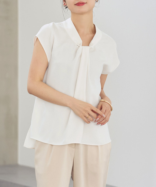 Noble（ノーブル）の「ボウタイライクノースリブラウス（シャツ/ブラウス・レディース・ホワイト系その他/モカ/ネイビー・FREE）」の5枚目の写真