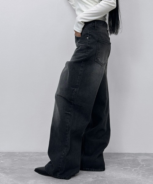 FOLLOWIN(フォロウィン)の「ブラックフェード ワイドデニムパンツ(デニムパンツ・レディース・ブラック・SMALL/MEDIUM/LARGE)」の10枚目の写真