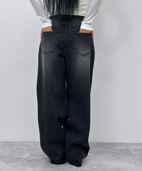 FOLLOWIN(フォロウィン)の「ブラックフェード ワイドデニムパンツ(デニムパンツ・レディース・ブラック・SMALL/MEDIUM/LARGE)」の11枚目の写真