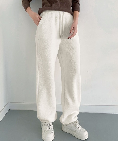 LOWO（ロワ）の「あったかボア素材 ゆったりワイドパンツ レディース リラックス（その他パンツ・レディース・ブルー/オフホワイト/レッド/ピンク/イエロー/チャコールグレー・FREE）」の19枚目の写真