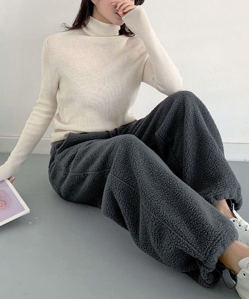 LOWO（ロワ）の「あったかボア素材 ゆったりワイドパンツ レディース リラックス（その他パンツ・レディース・ブルー/オフホワイト/レッド/ピンク/イエロー/チャコールグレー・FREE）」の7枚目の写真
