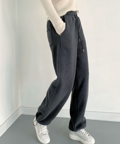 LOWO（ロワ）の「あったかボア素材 ゆったりワイドパンツ レディース リラックス（その他パンツ・レディース・ブルー/オフホワイト/レッド/ピンク/イエロー/チャコールグレー・FREE）」の13枚目の写真