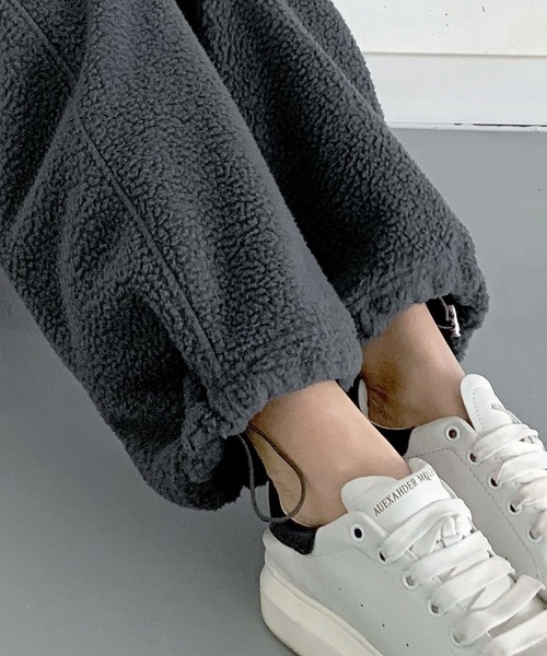 LOWO（ロワ）の「あったかボア素材 ゆったりワイドパンツ レディース リラックス（その他パンツ・レディース・ブルー/オフホワイト/レッド/ピンク/イエロー/チャコールグレー・FREE）」の14枚目の写真