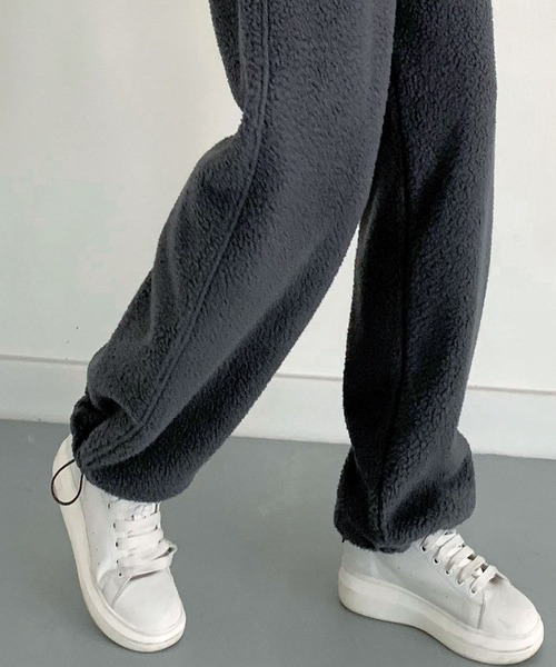 LOWO（ロワ）の「あったかボア素材 ゆったりワイドパンツ レディース リラックス（その他パンツ・レディース・ブルー/オフホワイト/レッド/ピンク/イエロー/チャコールグレー・FREE）」の15枚目の写真