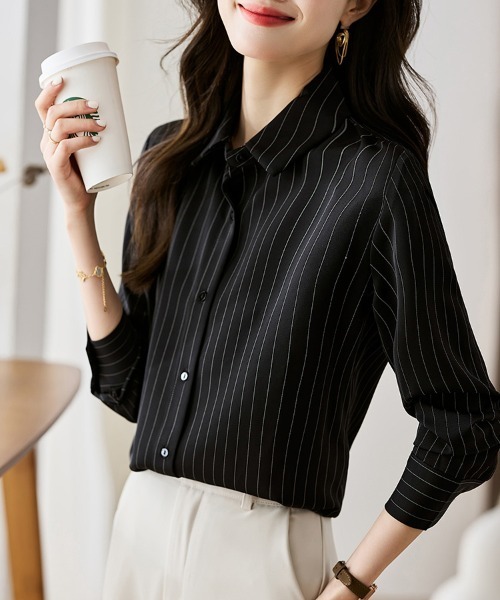 ONEP STAR(ワンピスター)の「ストライプ柄シャツブラウス(シャツ/ブラウス・レディース・ブラック/ホワイト・LARGE/MEDIUM/X-LARGE)」の1枚目の写真