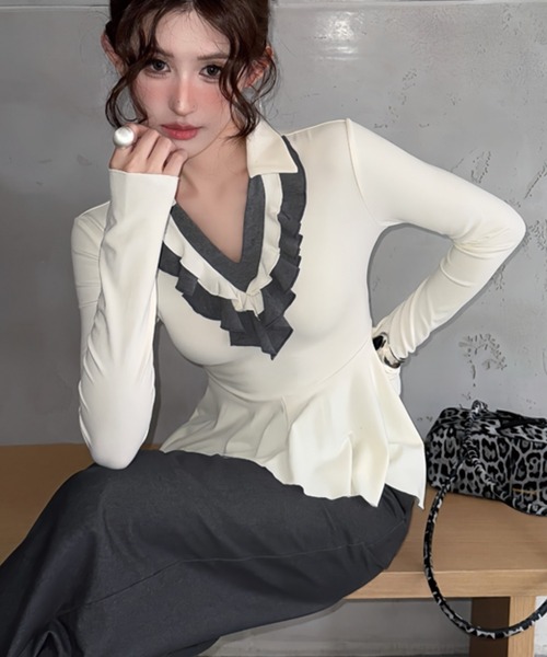 ADDITION STORE(アディションストア)の「\ワンホン大人女子オススメ/ フリルVネック ロングスリーブ ポロ(ポロシャツ・レディース・ブラック/ホワイト/グレー・FREE)」の2枚目の写真