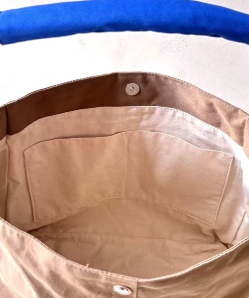 EARTH MADE（アースメイド）の「TUBE STRAP TOTE（トートバッグ・レディース・ベージュ/ライトグレー・FREE）」の4枚目の写真