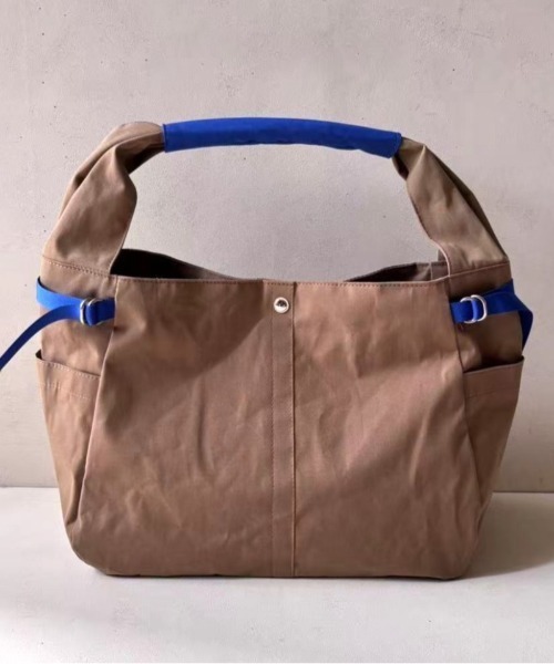 EARTH MADE（アースメイド）の「TUBE STRAP TOTE（トートバッグ・レディース・ベージュ/ライトグレー・FREE）」の7枚目の写真