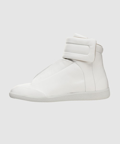 Maison Margiela(メゾンマルジェラ)の「SNEAKERS(スニーカー・メンズ・ホワイト/ブラック・43/42.5/42)」の1枚目の写真
