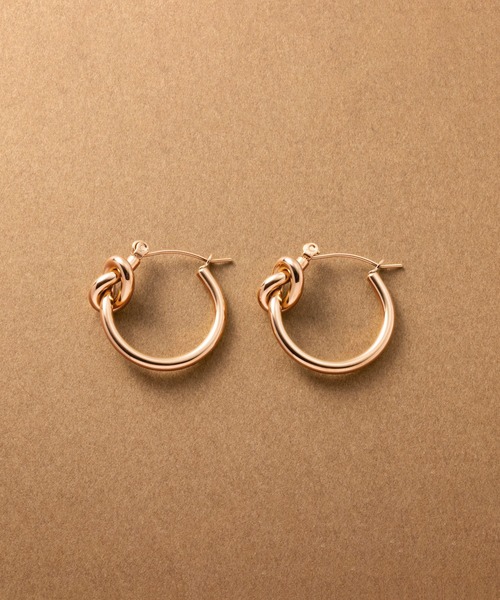 Cream dot.（クリームドット）の「【サージカルステンレス】ノットデザインがノーブルなステンレス製フープピアス（ピアス（両耳用）・レディース・シルバー/ピンクゴールド/ゴールド・ONE SIZE）」の3枚目の写真