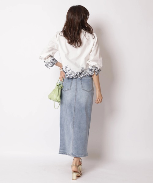 JUSGLITTY（ジャスグリッティー）の「デニムスリムタイトスカート（スカート・レディース・ライトブルー・2/1/0）」の3枚目の写真