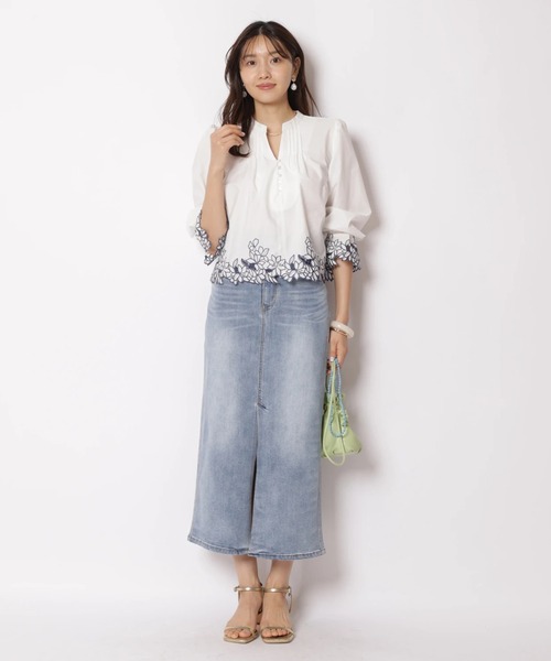 JUSGLITTY（ジャスグリッティー）の「デニムスリムタイトスカート（スカート・レディース・ライトブルー・2/1/0）」の4枚目の写真