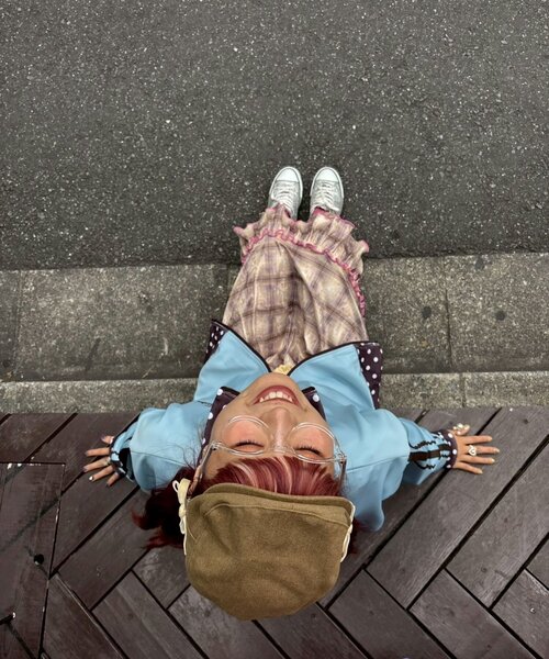 HELLO.SANFRANCISCO（ハローサンフランシスコ）の「【momoコラボ】【HELLO.SANFRANCISCO/ハローサンフランシスコ】配色トラックジャケット（ブルゾン・レディース・サックスブルー/イエロー/ブラウン・ONE SIZE）」の4枚目の写真