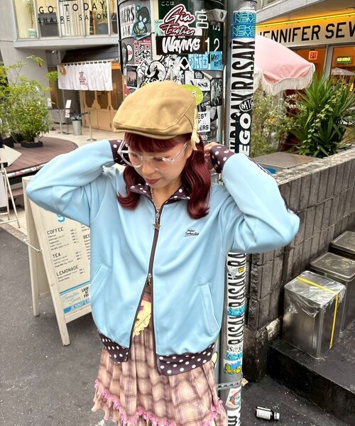 HELLO.SANFRANCISCO（ハローサンフランシスコ）の「【momoコラボ】【HELLO.SANFRANCISCO/ハローサンフランシスコ】配色トラックジャケット（ブルゾン・レディース・サックスブルー/イエロー/ブラウン・ONE SIZE）」の5枚目の写真