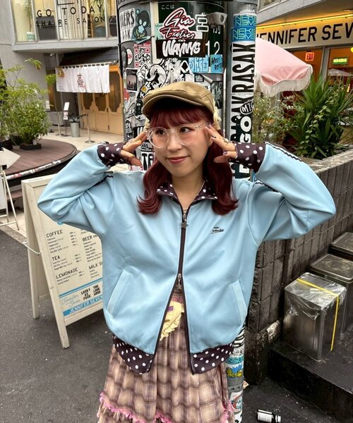 HELLO.SANFRANCISCO（ハローサンフランシスコ）の「【momoコラボ】【HELLO.SANFRANCISCO/ハローサンフランシスコ】配色トラックジャケット（ブルゾン・レディース・サックスブルー/イエロー/ブラウン・ONE SIZE）」の6枚目の写真