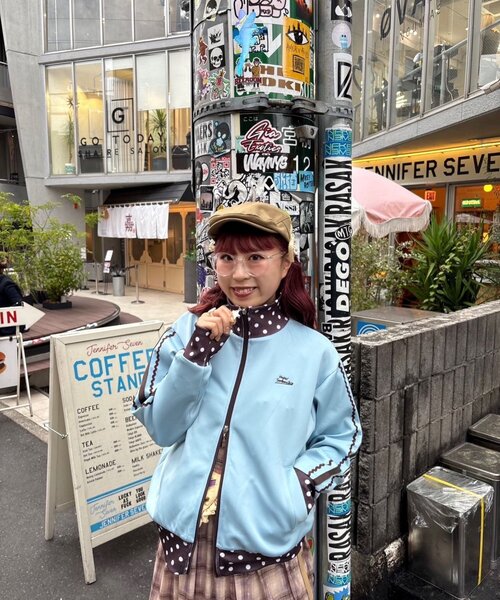 HELLO.SANFRANCISCO（ハローサンフランシスコ）の「【momoコラボ】【HELLO.SANFRANCISCO/ハローサンフランシスコ】配色トラックジャケット（ブルゾン・レディース・サックスブルー/イエロー/ブラウン・ONE SIZE）」の7枚目の写真