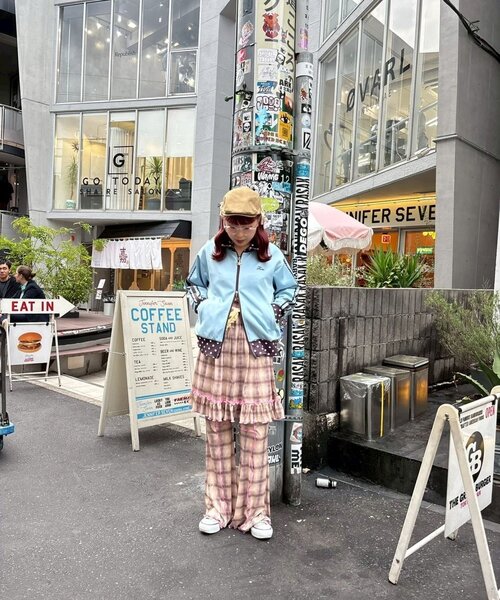 HELLO.SANFRANCISCO（ハローサンフランシスコ）の「【momoコラボ】【HELLO.SANFRANCISCO/ハローサンフランシスコ】配色トラックジャケット（ブルゾン・レディース・サックスブルー/イエロー/ブラウン・ONE SIZE）」の9枚目の写真