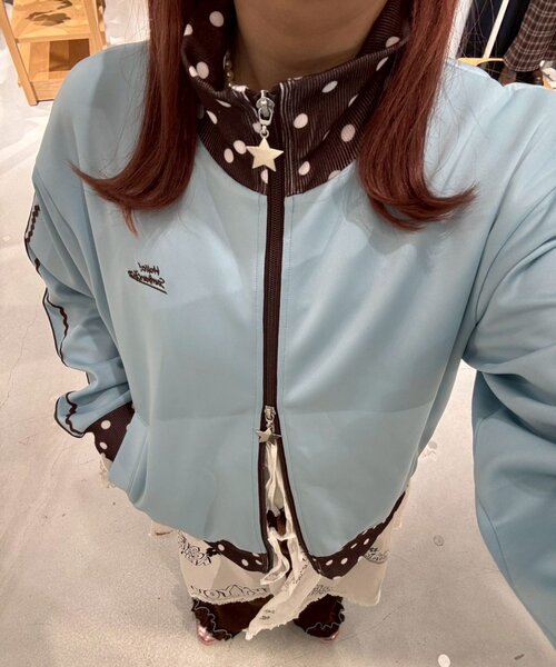 HELLO.SANFRANCISCO（ハローサンフランシスコ）の「【momoコラボ】【HELLO.SANFRANCISCO/ハローサンフランシスコ】配色トラックジャケット（ブルゾン・レディース・サックスブルー/イエロー/ブラウン・ONE SIZE）」の16枚目の写真