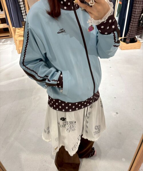 HELLO.SANFRANCISCO（ハローサンフランシスコ）の「【momoコラボ】【HELLO.SANFRANCISCO/ハローサンフランシスコ】配色トラックジャケット（ブルゾン・レディース・サックスブルー/イエロー/ブラウン・ONE SIZE）」の17枚目の写真