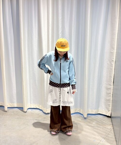 HELLO.SANFRANCISCO（ハローサンフランシスコ）の「【momoコラボ】【HELLO.SANFRANCISCO/ハローサンフランシスコ】配色トラックジャケット（ブルゾン・レディース・サックスブルー/イエロー/ブラウン・ONE SIZE）」の19枚目の写真