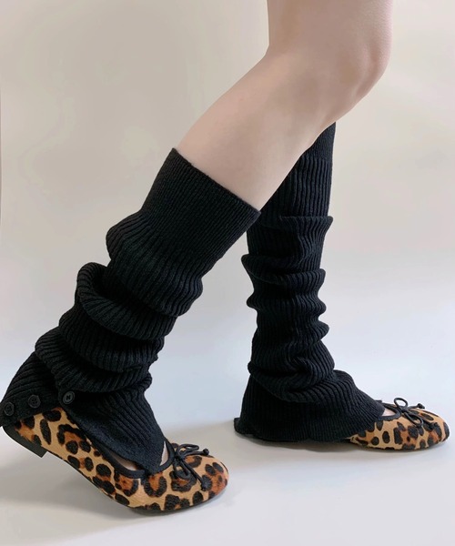 Vipoa（ヴィポア）の「ルーズボタンスリットレッグウォーマー（レッグウォーマー・レディース・アイボリー/ブラウン/オートミール/ブルー/グレー/ブラック・FREE）」の2枚目の写真