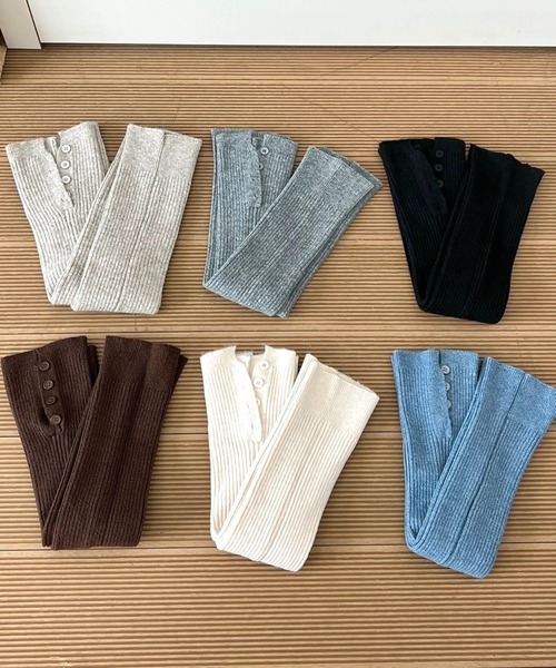 Vipoa（ヴィポア）の「ルーズボタンスリットレッグウォーマー（レッグウォーマー・レディース・アイボリー/ブラウン/オートミール/ブルー/グレー/ブラック・FREE）」の13枚目の写真