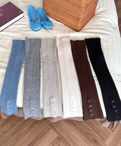 Vipoa（ヴィポア）の「ルーズボタンスリットレッグウォーマー（レッグウォーマー・レディース・アイボリー/ブラウン/オートミール/ブルー/グレー/ブラック・FREE）」の14枚目の写真