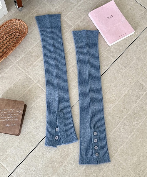 Vipoa（ヴィポア）の「ルーズボタンスリットレッグウォーマー（レッグウォーマー・レディース・アイボリー/ブラウン/オートミール/ブルー/グレー/ブラック・FREE）」の16枚目の写真