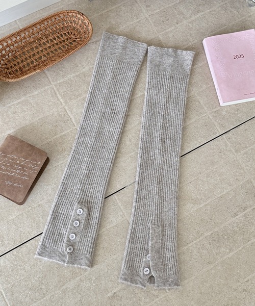 Vipoa（ヴィポア）の「ルーズボタンスリットレッグウォーマー（レッグウォーマー・レディース・アイボリー/ブラウン/オートミール/ブルー/グレー/ブラック・FREE）」の17枚目の写真