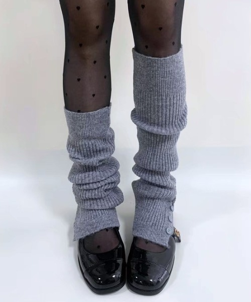 Vipoa（ヴィポア）の「ルーズボタンスリットレッグウォーマー（レッグウォーマー・レディース・アイボリー/ブラウン/オートミール/ブルー/グレー/ブラック・FREE）」の7枚目の写真