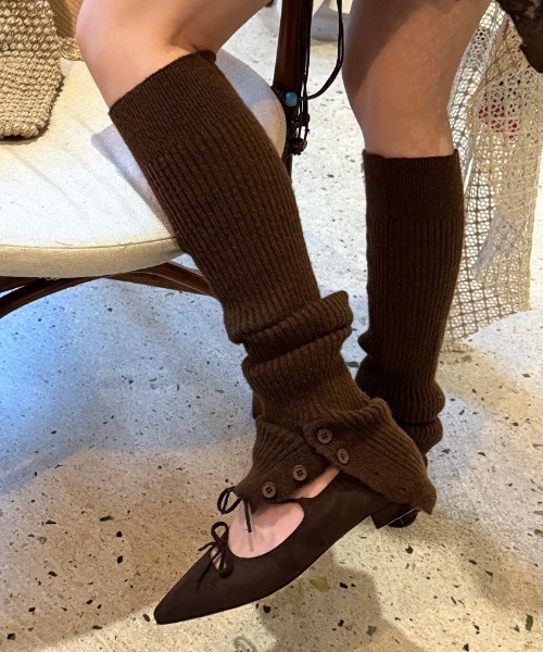 Vipoa（ヴィポア）の「ルーズボタンスリットレッグウォーマー（レッグウォーマー・レディース・アイボリー/ブラウン/オートミール/ブルー/グレー/ブラック・FREE）」の9枚目の写真