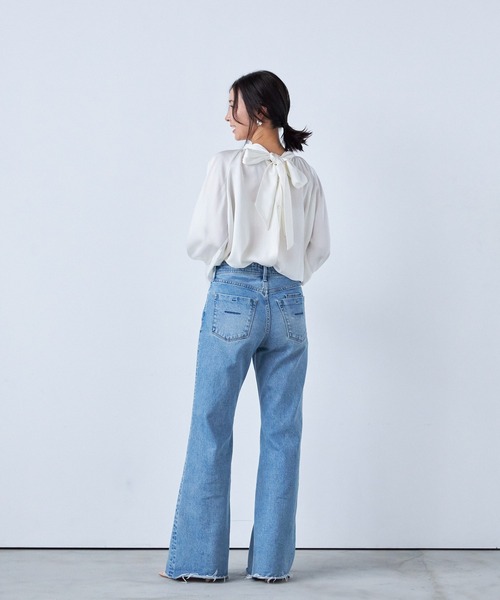 YANUK（ヤヌーク）の「フレア"CLAIRE"（デニムパンツ・レディース・サックスブルー・21inch/22inch/23inch/24inch/25inch/26inch/27inch）」の4枚目の写真