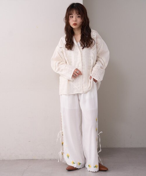 WILLOW（ウィロー）の「【willow】スカラップサイド刺繍パンツ（その他パンツ・レディース・ホワイト/ブラック・SMALL/MEDIUM）」の9枚目の写真