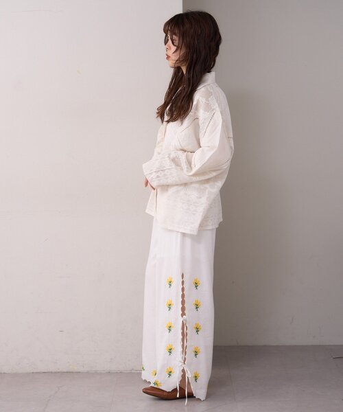 WILLOW（ウィロー）の「【willow】スカラップサイド刺繍パンツ（その他パンツ・レディース・ホワイト/ブラック・SMALL/MEDIUM）」の11枚目の写真