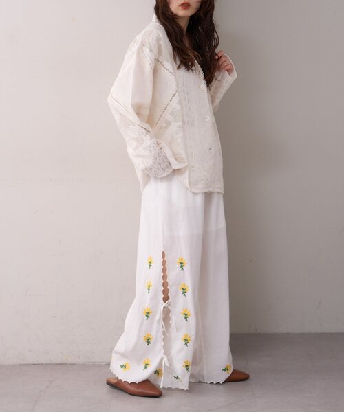 WILLOW（ウィロー）の「【willow】スカラップサイド刺繍パンツ（その他パンツ・レディース・ホワイト/ブラック・SMALL/MEDIUM）」の13枚目の写真