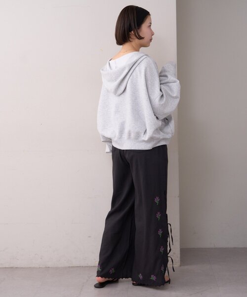 WILLOW（ウィロー）の「【willow】スカラップサイド刺繍パンツ（その他パンツ・レディース・ホワイト/ブラック・SMALL/MEDIUM）」の20枚目の写真