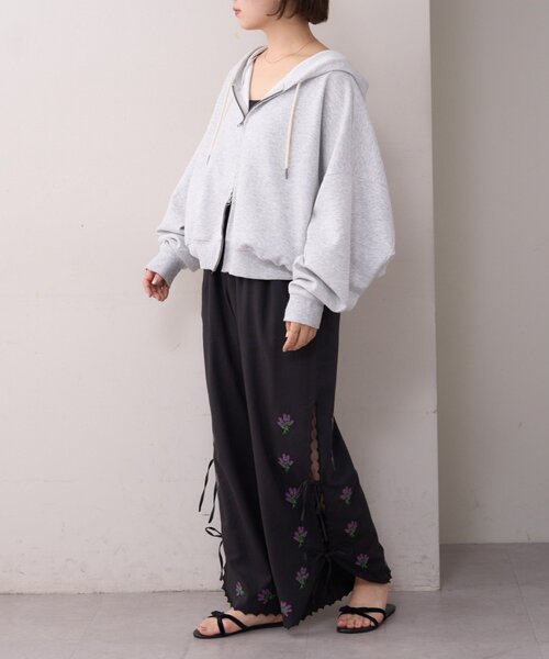 WILLOW（ウィロー）の「【willow】スカラップサイド刺繍パンツ（その他パンツ・レディース・ホワイト/ブラック・SMALL/MEDIUM）」の21枚目の写真