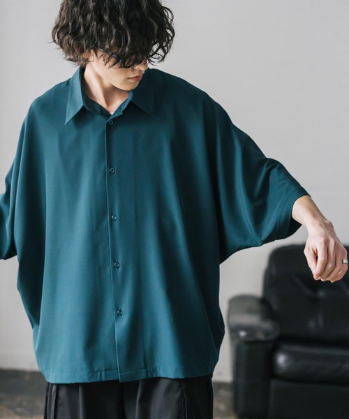 Rocky Monroe(ロッキーモンロー)の「接触冷感 とろみビッグシルエットドルマン半袖シャツ(シャツ/ブラウス・メンズ・ブルー/ブラック/ホワイト/バーガンディー/ブルーグリーン/チャコール・M/L/XL)」の5枚目の写真