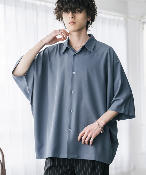 Rocky Monroe(ロッキーモンロー)の「接触冷感 とろみビッグシルエットドルマン半袖シャツ(シャツ/ブラウス・メンズ・ブルー/ブラック/ホワイト/バーガンディー/ブルーグリーン/チャコール・M/L/XL)」の4枚目の写真