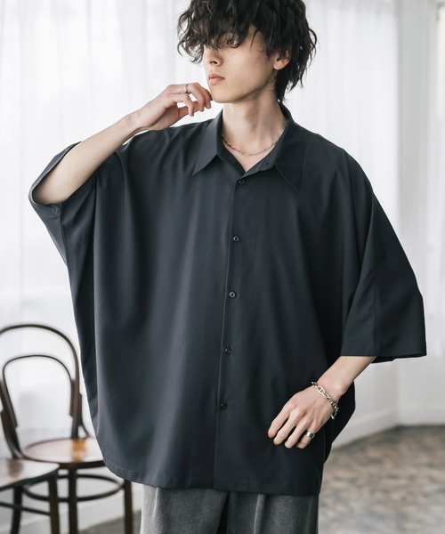 Rocky Monroe(ロッキーモンロー)の「接触冷感 とろみビッグシルエットドルマン半袖シャツ(シャツ/ブラウス・メンズ・ブルー/ブラック/ホワイト/バーガンディー/ブルーグリーン/チャコール・M/L/XL)」の3枚目の写真