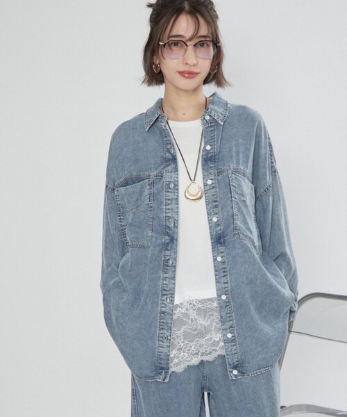 Remind me and forever(リマインドミーアンドフォーエバー)の「【接触冷感/大人のカジュアルコーデに】テンセルデニム2WAYシャツ(シャツ/ブラウス・レディース・ケミカルウォッシュ/スミクロ・FREE)」の13枚目の写真
