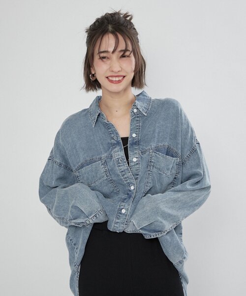 Remind me and forever(リマインドミーアンドフォーエバー)の「【接触冷感/大人のカジュアルコーデに】テンセルデニム2WAYシャツ(シャツ/ブラウス・レディース・ケミカルウォッシュ/スミクロ・FREE)」の17枚目の写真