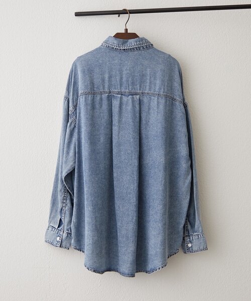 Remind me and forever（リマインドミーアンドフォーエバー）の「【接触冷感/大人のカジュアルコーデに】テンセルデニム2WAYシャツ（シャツ/ブラウス・レディース・ケミカルウォッシュ/スミクロ・FREE）」の4枚目の写真