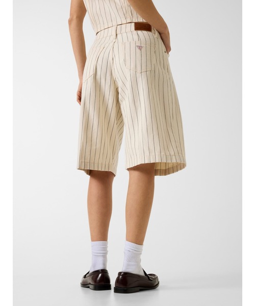 GUESS JEANS Pleated Bermuda ハーフパンツ ショートパンツ | GUESS