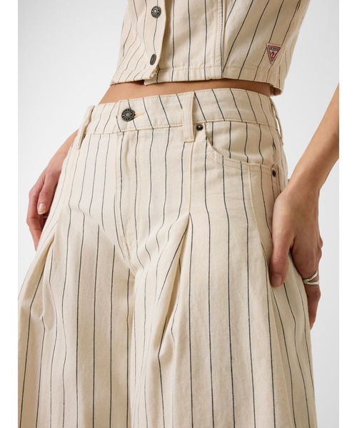 GUESS JEANS(ゲスジーンズ)の「GUESS JEANS Pleated Bermuda ハーフパンツ ショートパンツ(デニムパンツ・レディース・ベージュ・24inch/25inch/26inch)」の3枚目の写真